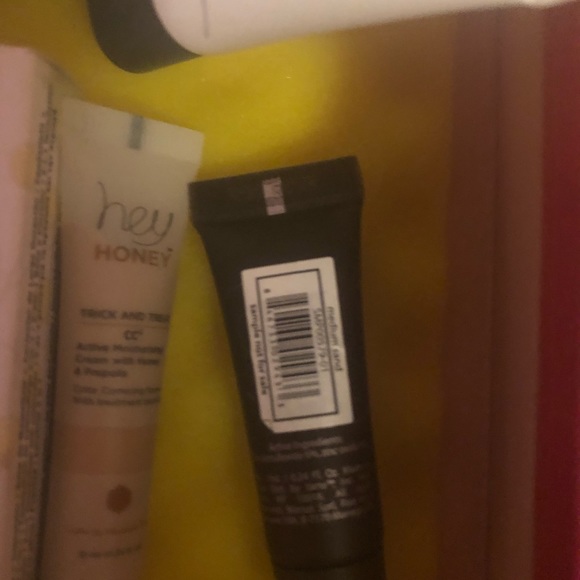 Makeup bundle!!! 💙❤️ - Picture 4 of 9